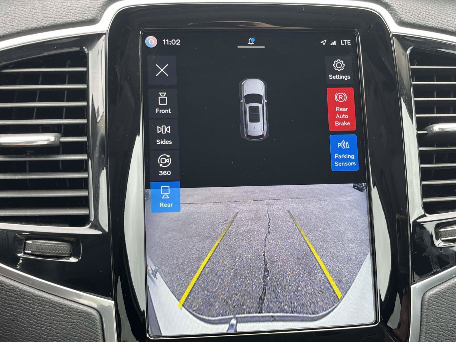 Certified 2023 Volvo XC90 B5 Plus w/ Protection Package AWD/4WD image 24