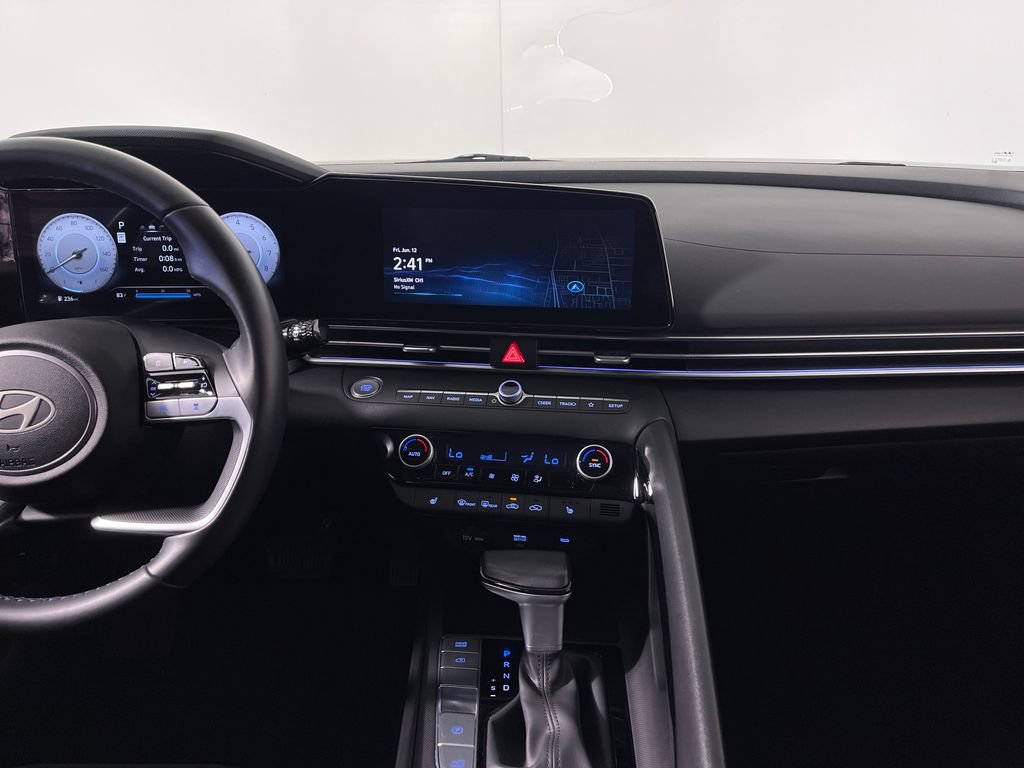 Certified 2025 Hyundai Elantra SEL FWD image 16