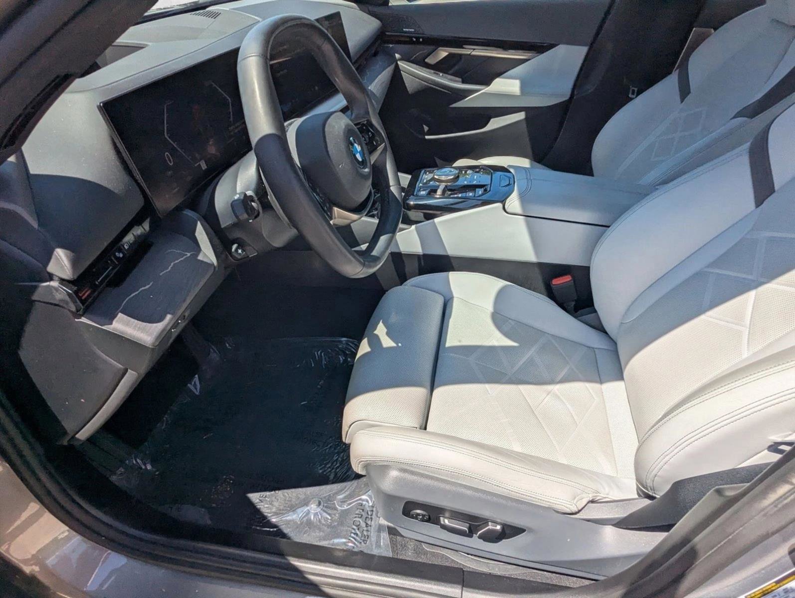 Certified 2024 BMW 530i xDrive w/ Premium Package AWD/4WD image 16