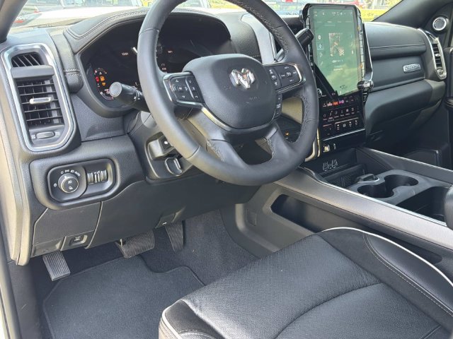 Used 2025 RAM 2500 Laramie AWD/4WD image 22