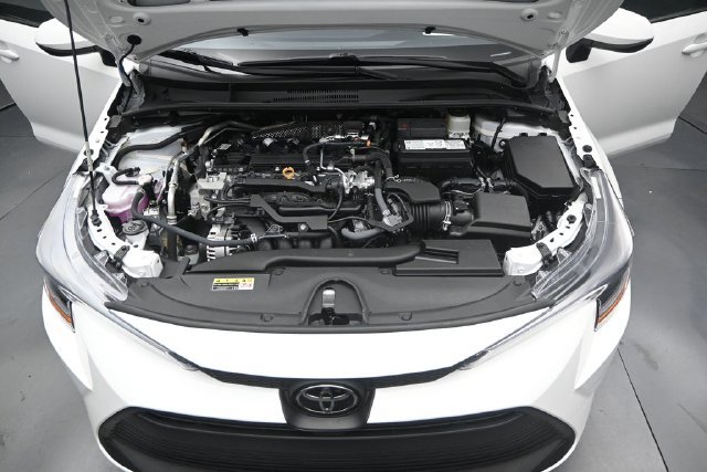 Used 2025 Toyota Corolla LE FWD image 18