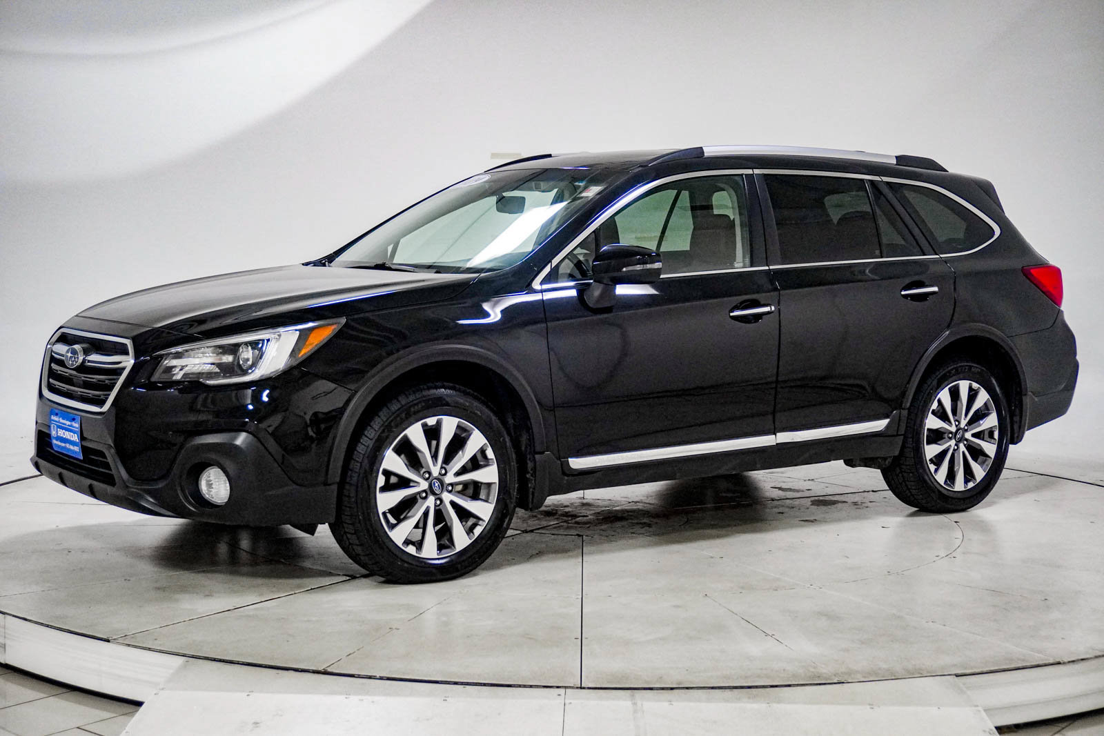 Used 2019 Subaru Outback 3.6R Touring w/ Popular Package #3A AWD/4WD image 4
