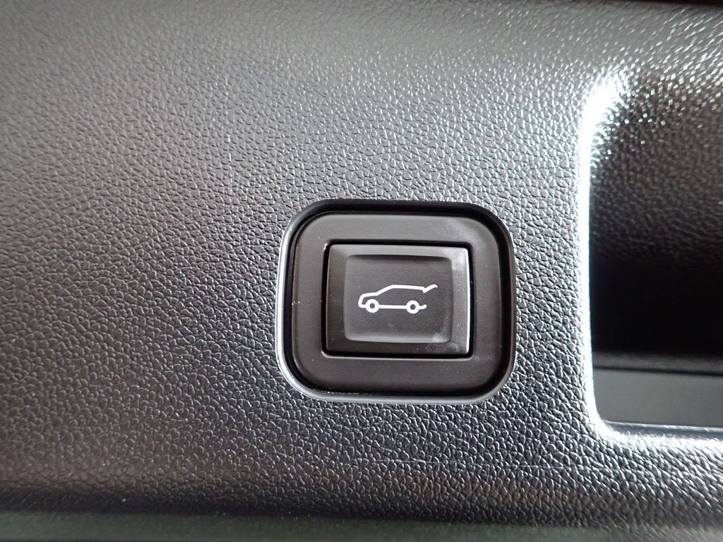 Used 2024 Chevrolet Equinox EV RS FWD image 17