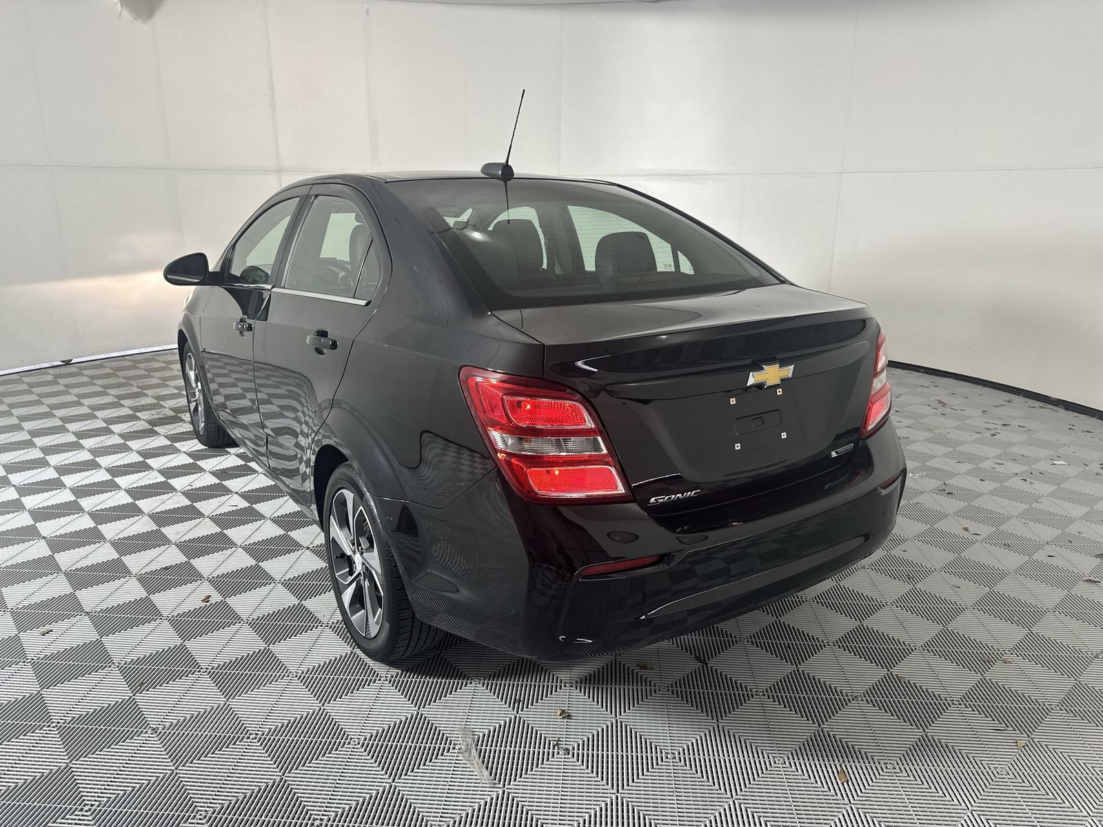 Used 2020 Chevrolet Sonic Premier FWD image 6