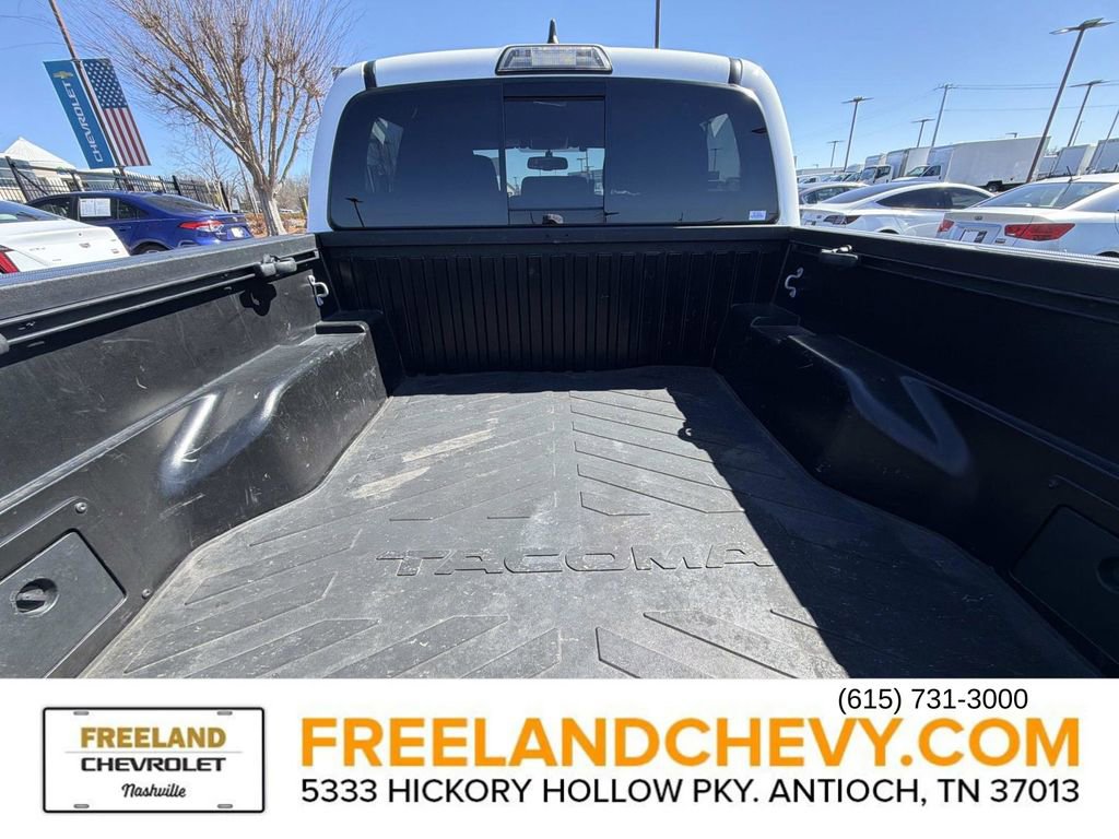 Used 2017 Toyota Tacoma TRD Sport w/ Tow Package (A/T) image 16