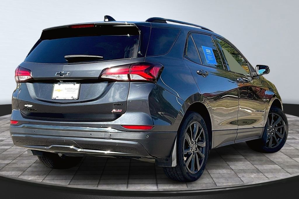 Used 2022 Chevrolet Equinox RS w/ Infotainment Package image 2