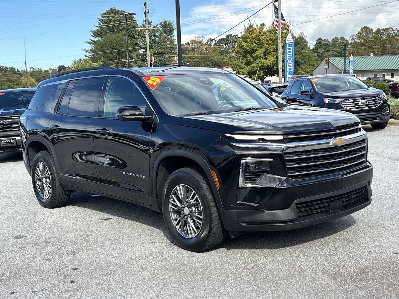 Used 2025 Chevrolet Traverse LT AWD/4WD image 4