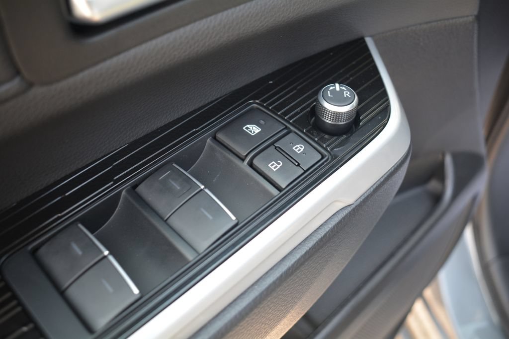 Used 2026 Toyota Sienna XSE AWD/4WD image 9
