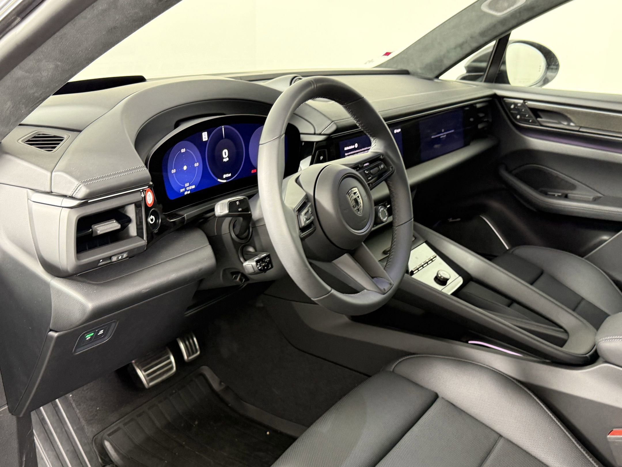 New 2025 Porsche Macan Turbo Electric image 4