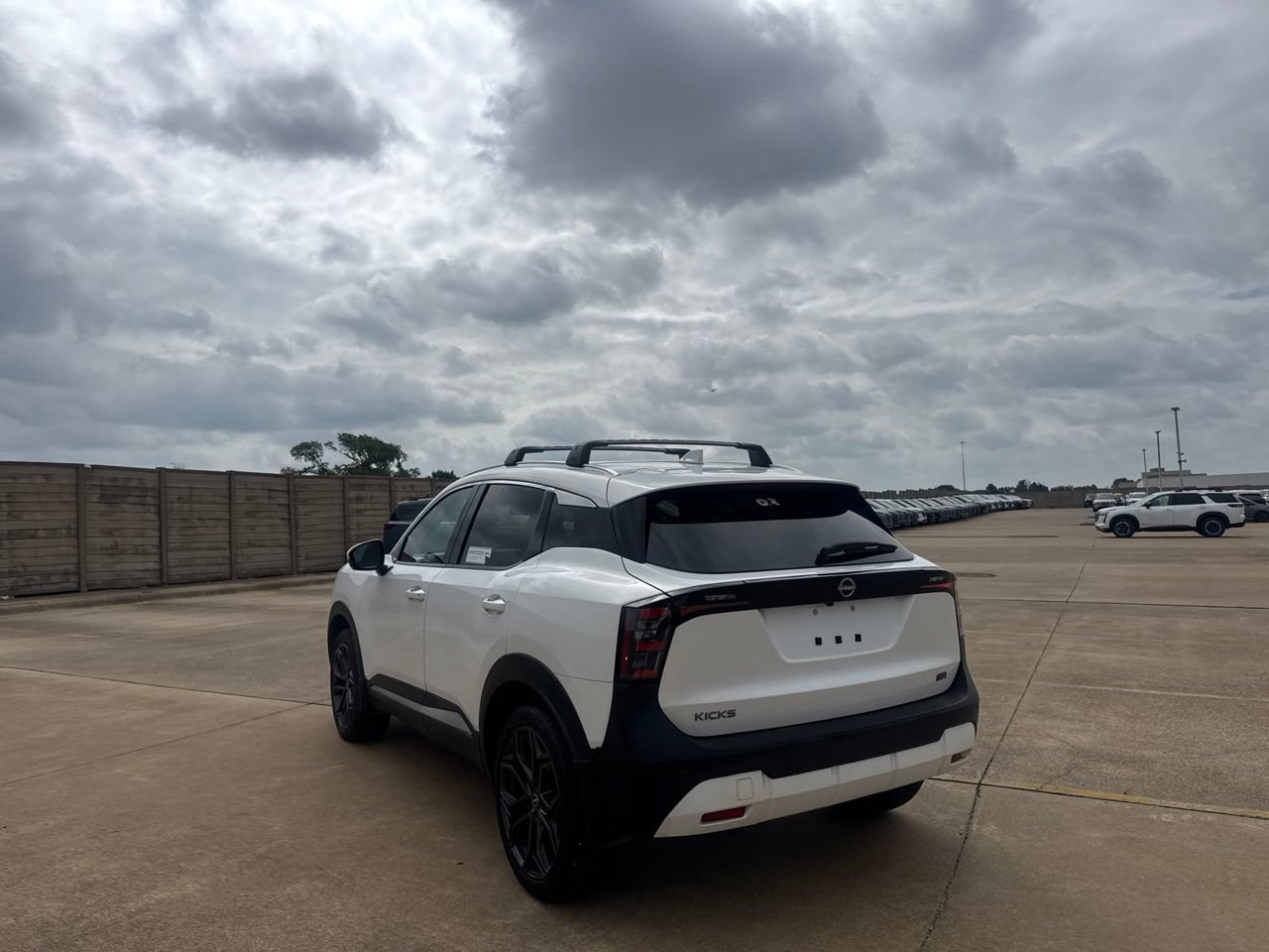 Certified 2025 Nissan Kicks SR FWD image 17