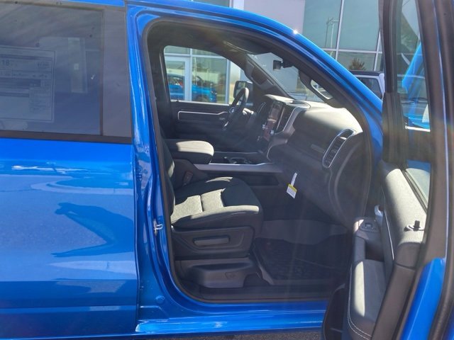 New 2026 RAM 1500 4x4 Crew Cab image 39
