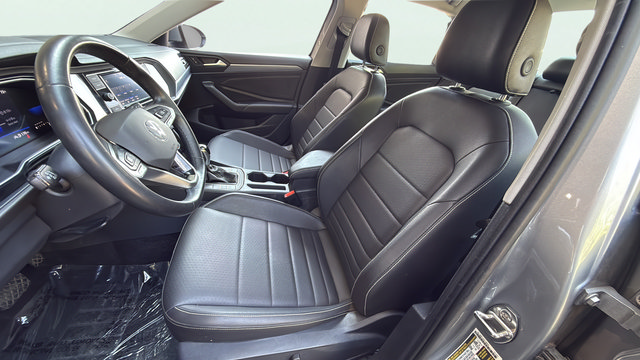 Used 2024 Volkswagen Jetta SE FWD image 14