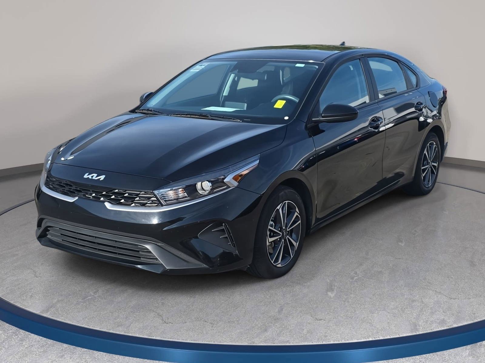 Used 2023 Kia Forte LXS image 1