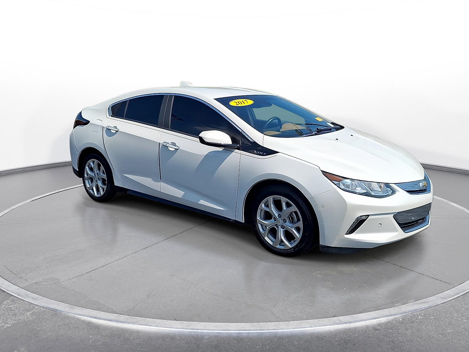 Used 2017 Chevrolet Volt Premier w/ Driver Confidence II Package FWD image 2