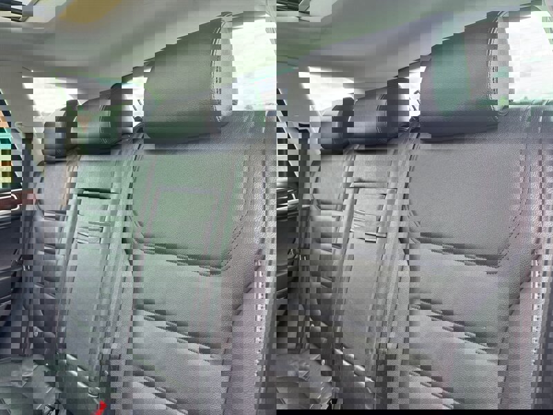 Used 2012 Volkswagen Touareg TDI image 17