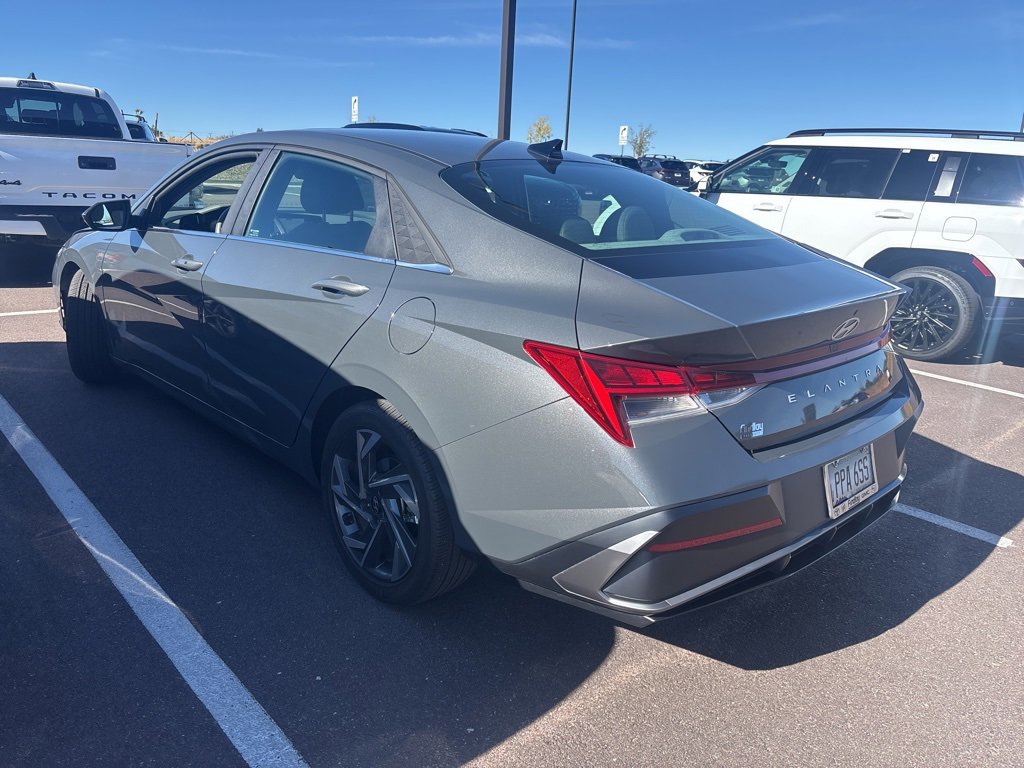 Certified 2024 Hyundai Elantra SEL w/ Convenience Package image 3