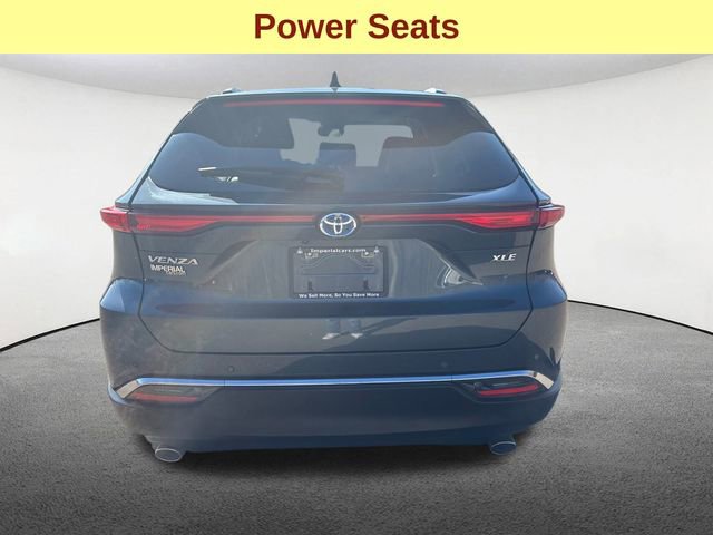 Used 2024 Toyota Venza XLE image 12