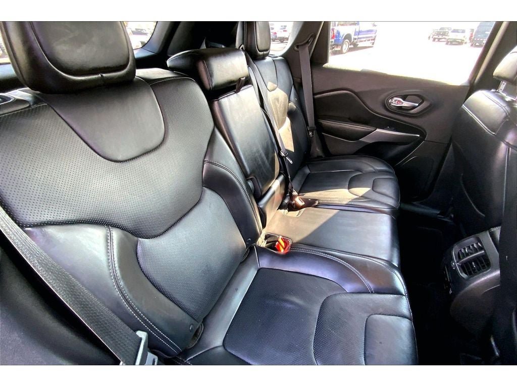 Used 2019 Jeep Cherokee Limited AWD/4WD image 28