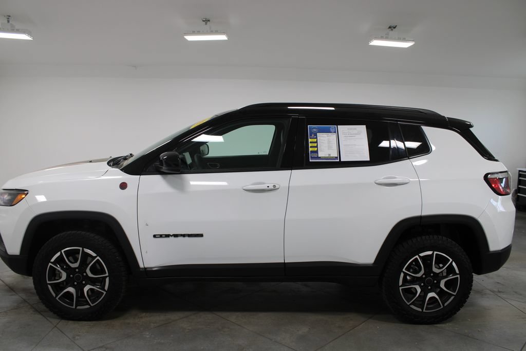 Used 2025 Jeep Compass Trailhawk AWD/4WD image 6