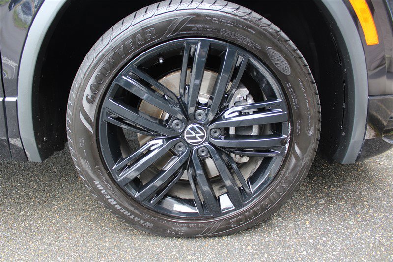 Used 2022 Volkswagen Tiguan SE R-Line image 29