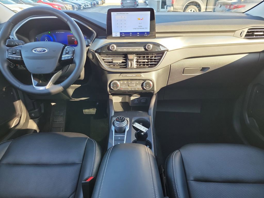 Certified 2022 Ford Escape Titanium w/ Class II Trailer Tow Package image 11