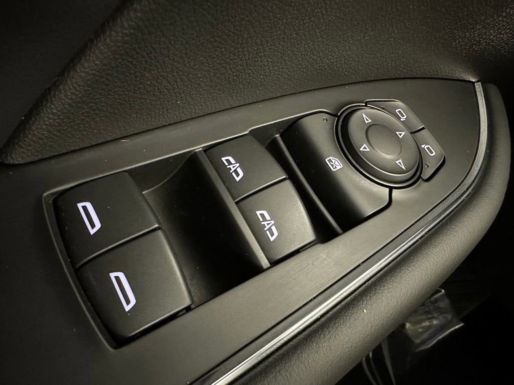 Used 2023 Buick Envision Essence FWD image 33