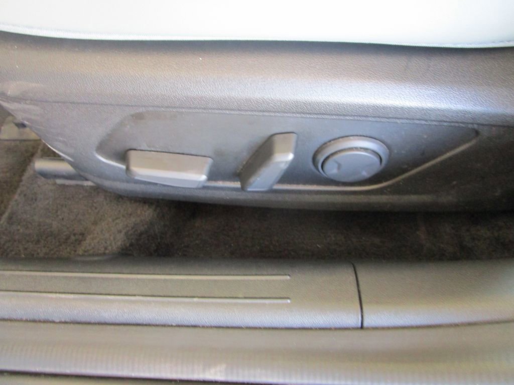 Used 2025 Hyundai Elantra Limited image 17