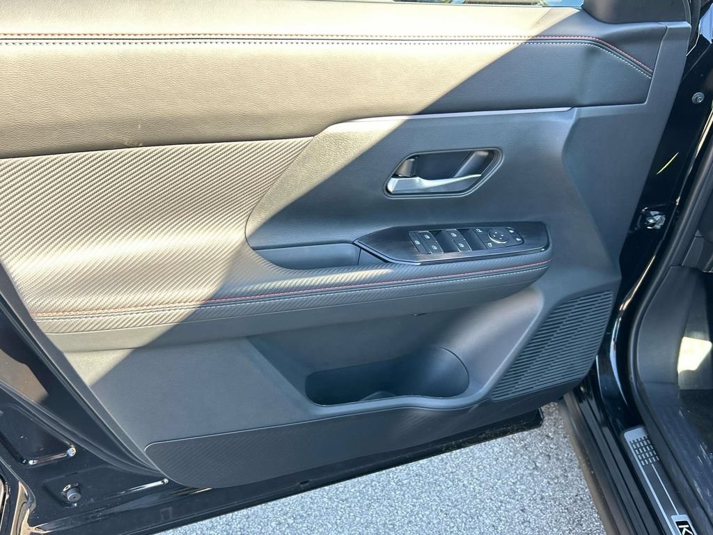 New 2026 Nissan Kicks SR w/ Illumination Package FWD image 15
