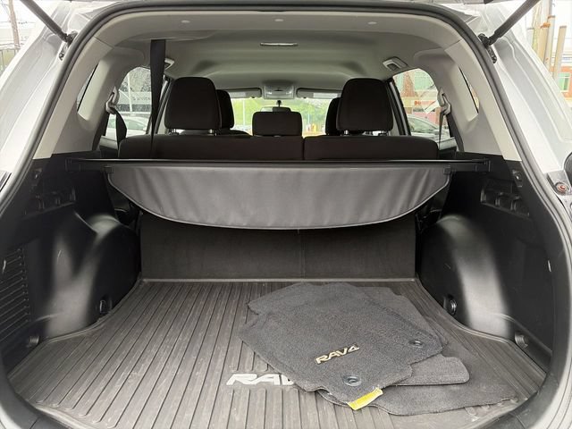 Used 2016 Toyota RAV4 LE AWD/4WD image 24