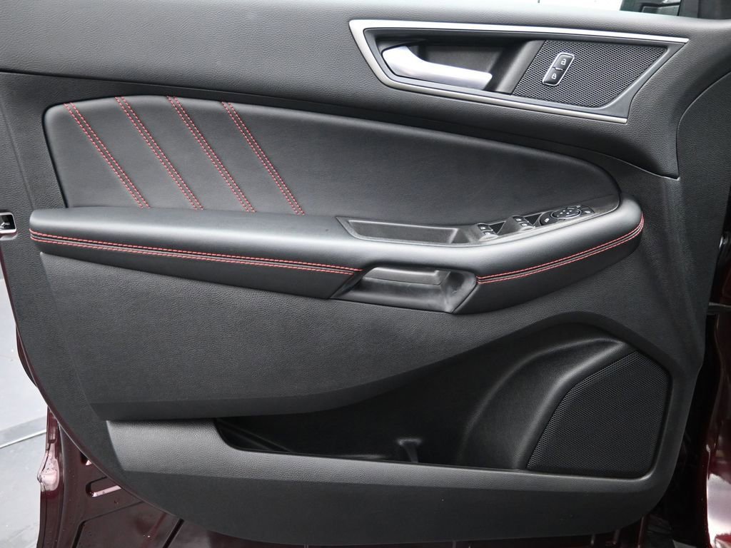 Used 2024 Ford Edge ST-Line image 4