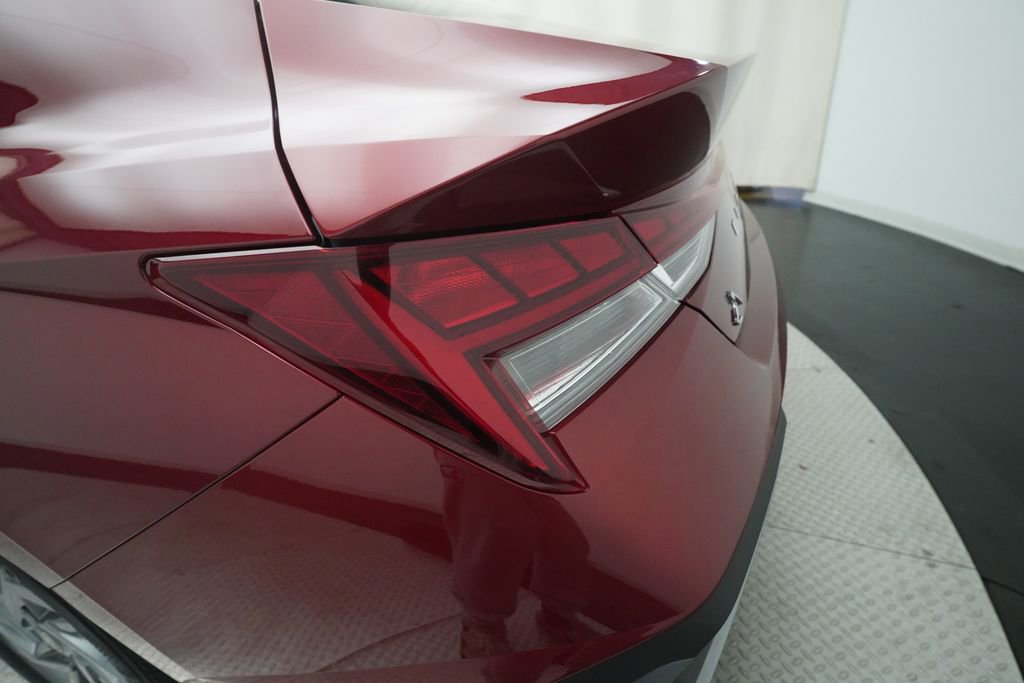 Used 2024 Hyundai Elantra Blue image 31