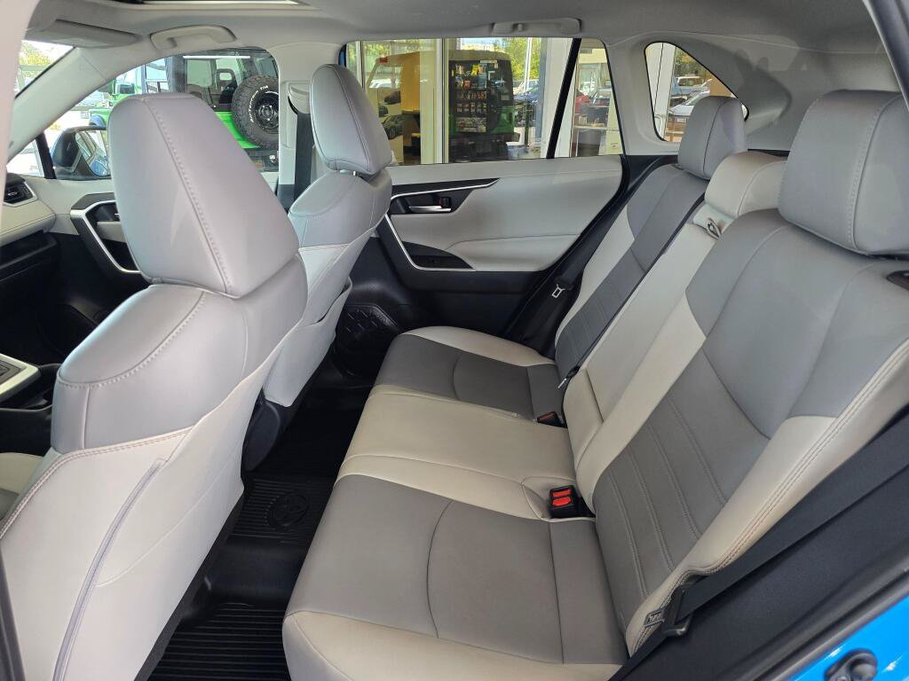 Used 2019 Toyota RAV4 XLE Premium AWD/4WD image 41