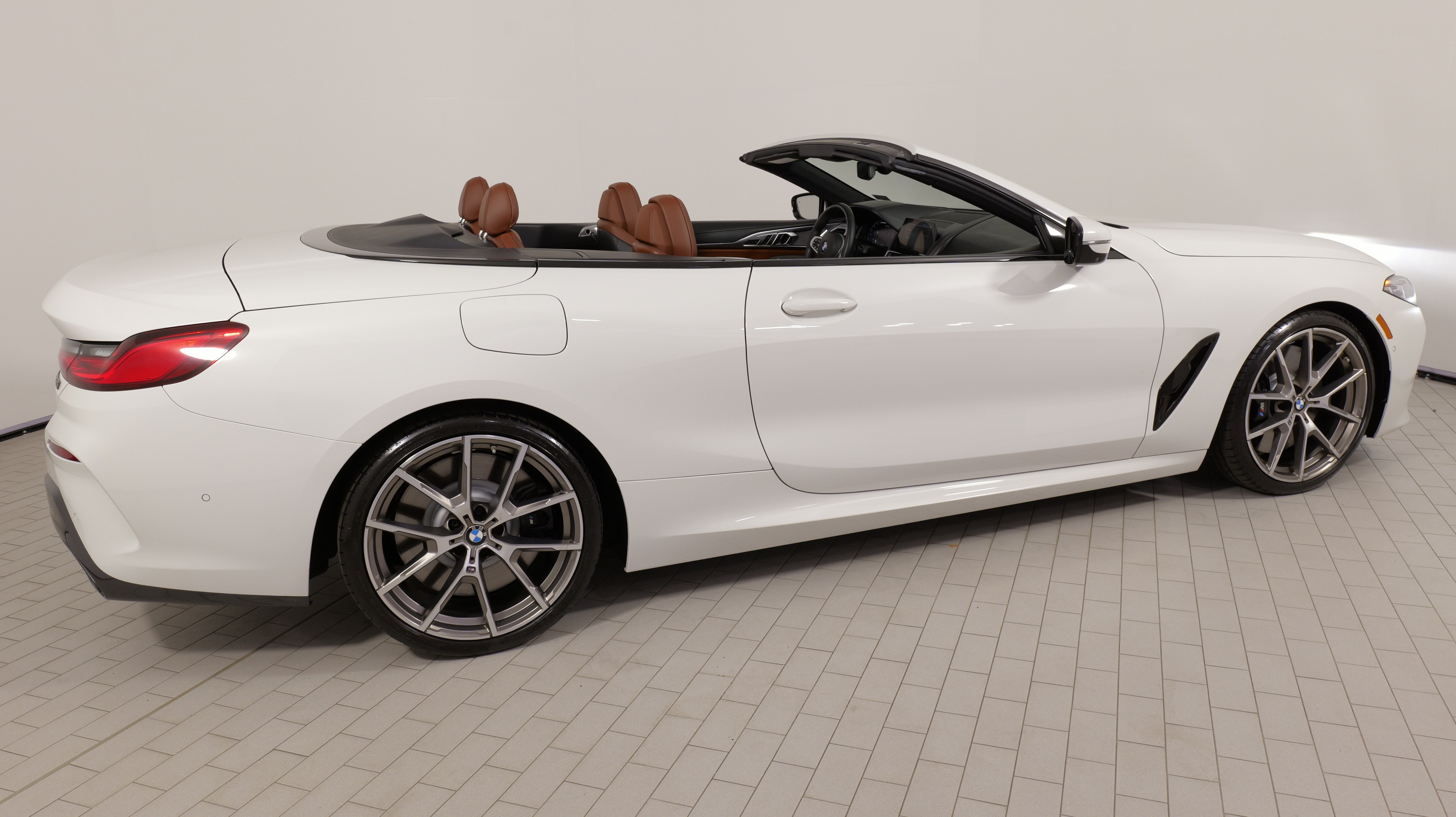 Used 2022 BMW M850i xDrive Convertible AWD/4WD image 11