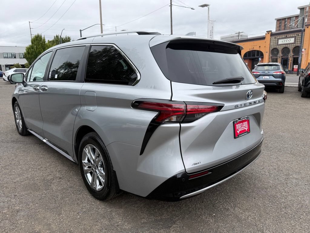 Used 2024 Toyota Sienna Platinum AWD/4WD image 5