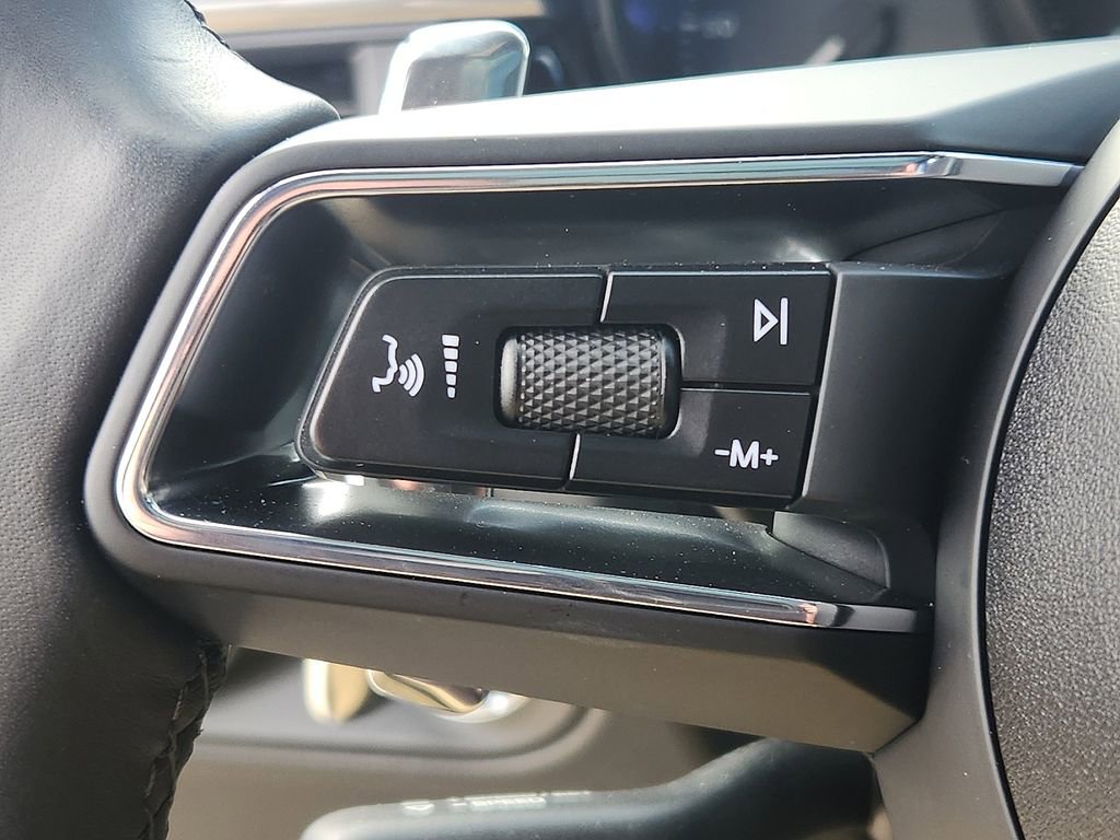 Certified 2025 Porsche Macan image 20