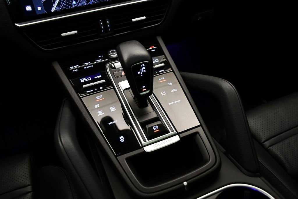 Used 2022 Porsche Cayenne image 32