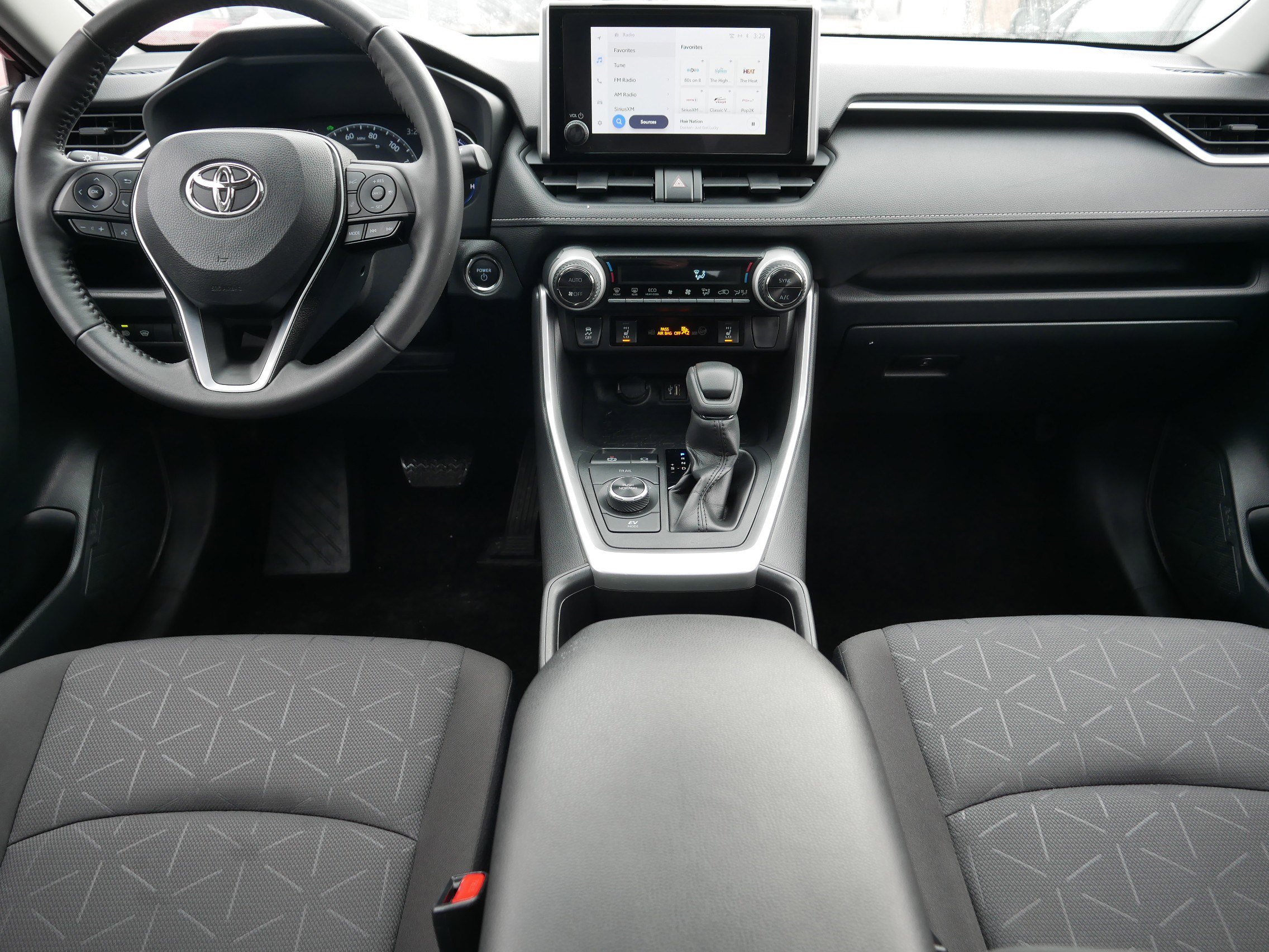 Used 2023 Toyota RAV4 XLE w/ Convenience Package image 10
