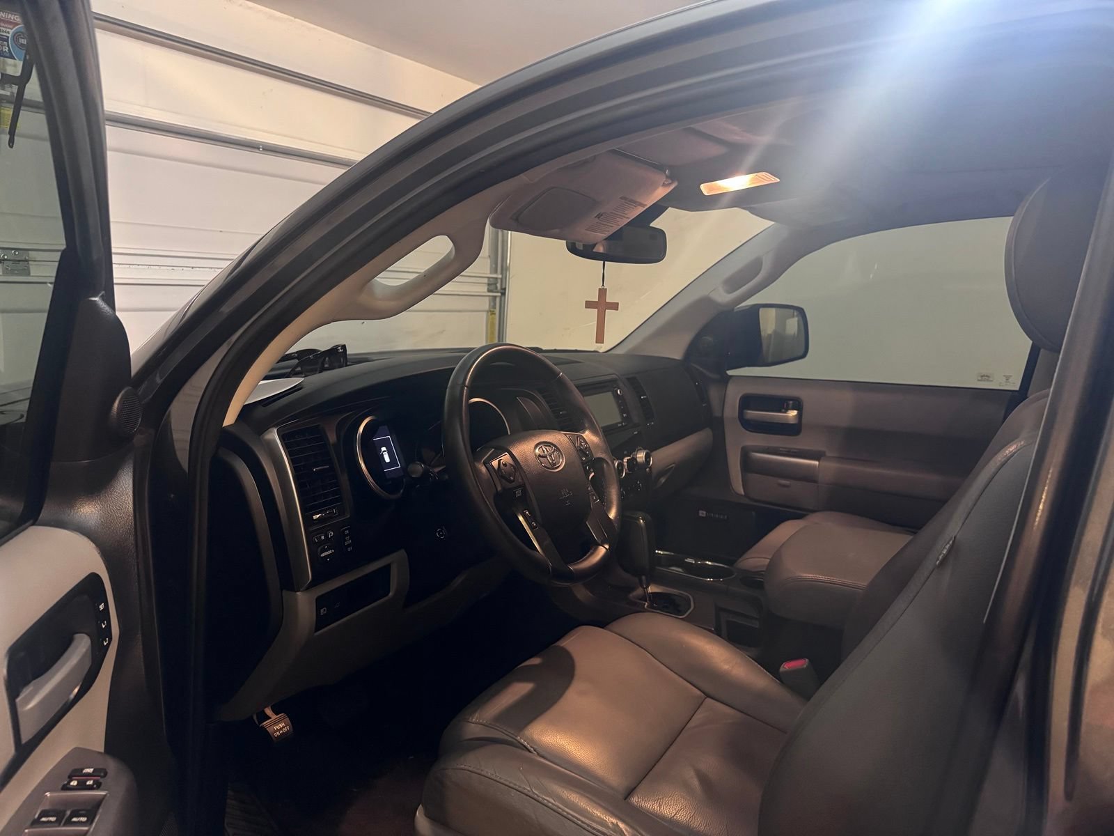 Used 2018 Toyota Sequoia Limited w/ Safety & Convenience Package RWD image 6