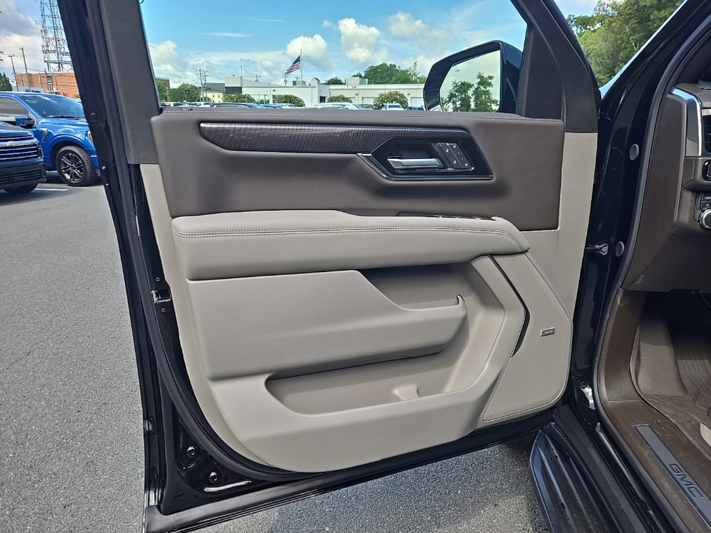 New 2026 GMC Yukon XL Elevation AWD/4WD image 9