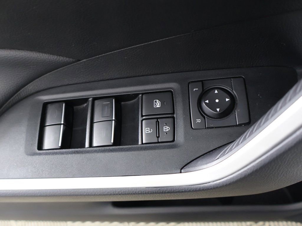 Used 2025 Toyota RAV4 XLE AWD/4WD image 34