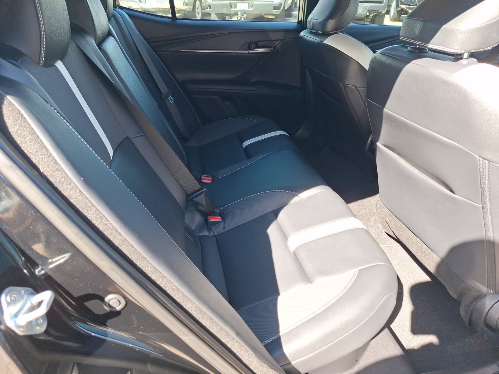 Used 2025 Toyota Camry SE w/ Convenience Package FWD image 30