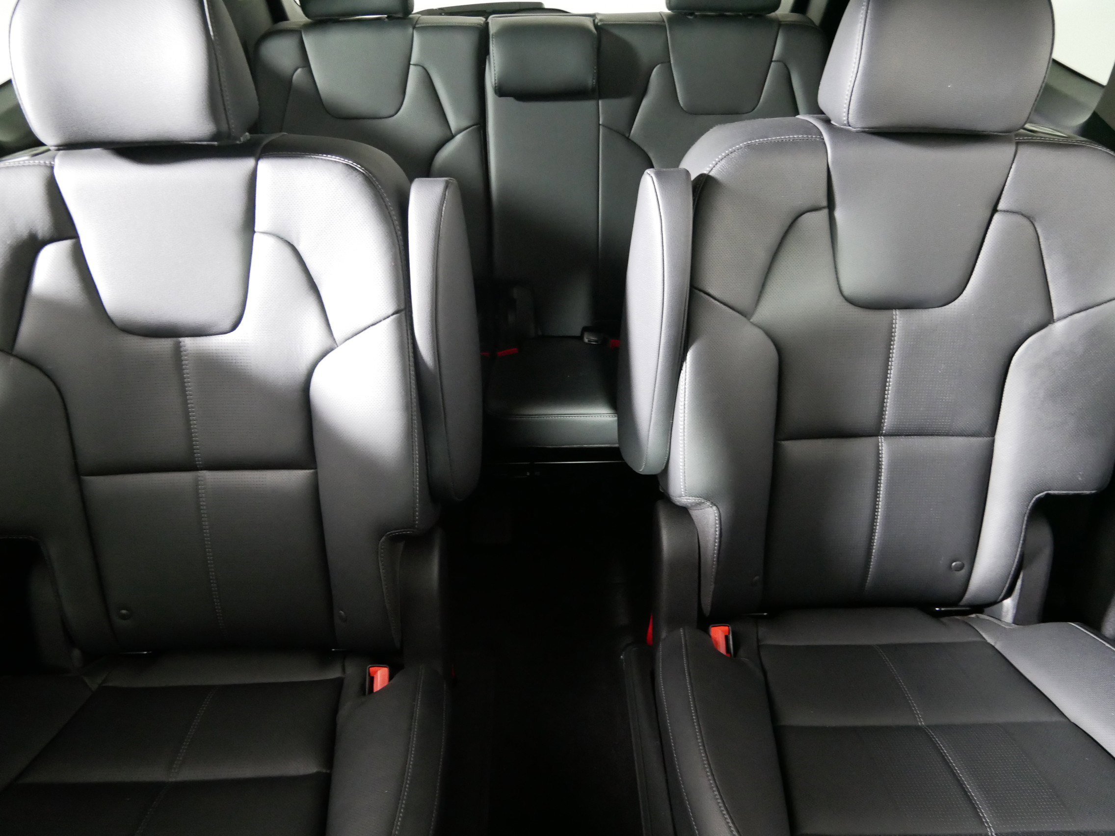 Used 2024 Kia Telluride EX w/ EX Captain's Chair Package image 13