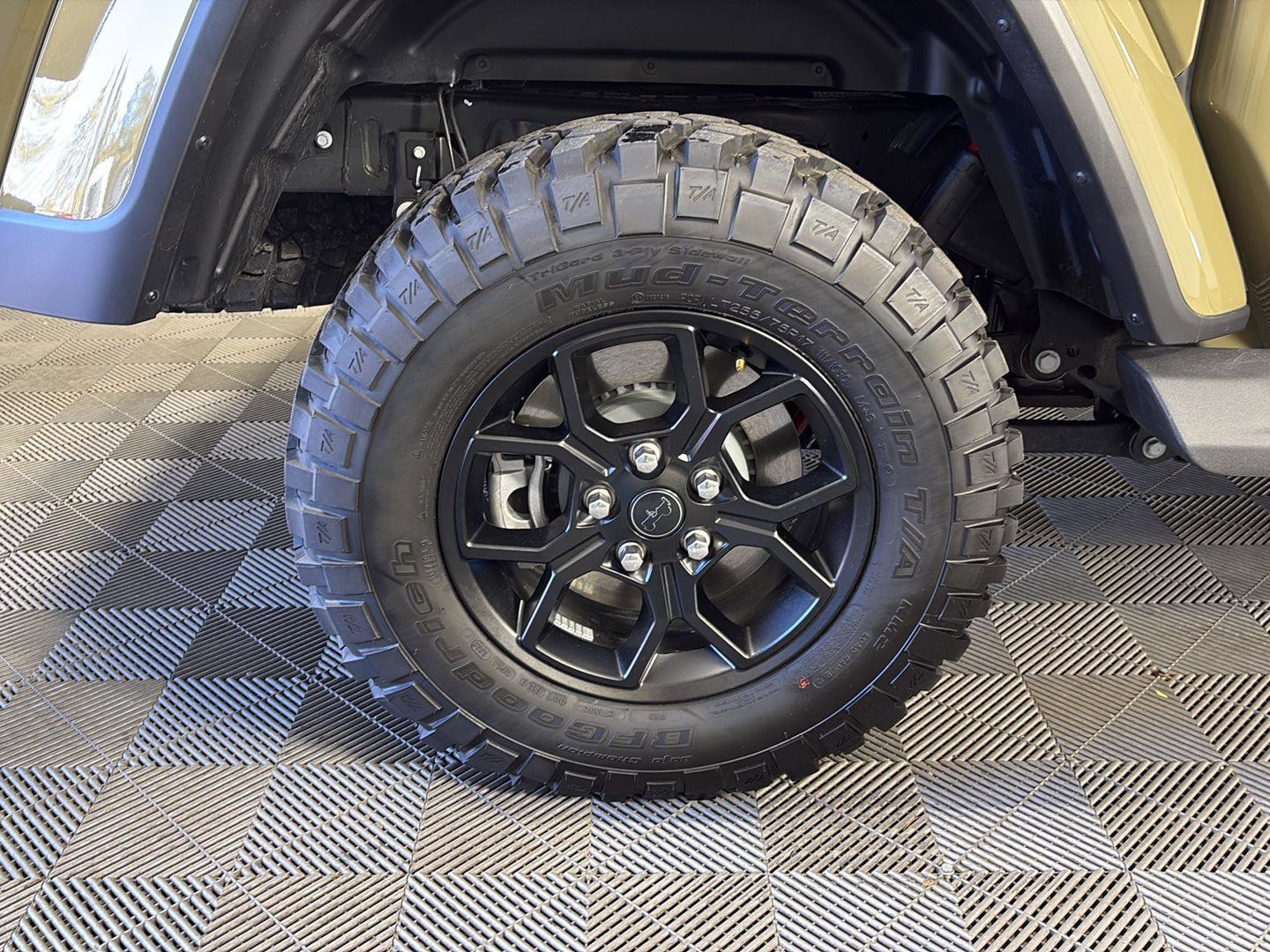 Used 2025 Jeep Gladiator Sport image 12