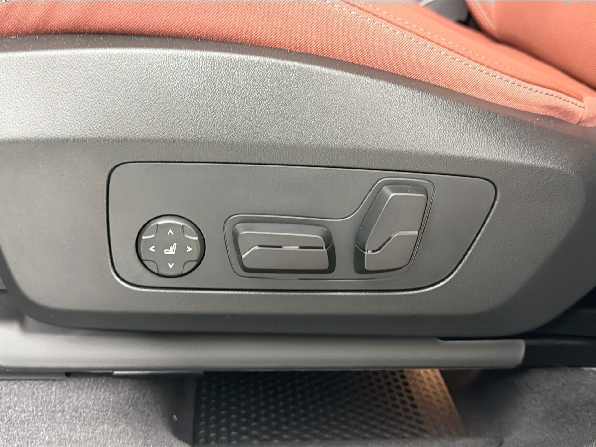 New 2026 BMW X1 xDrive28i w/ Technology Package image 18