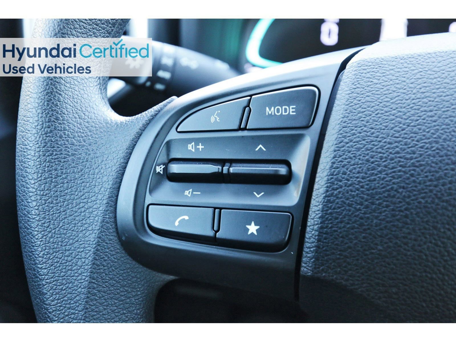 Certified 2025 Hyundai Venue SE image 17