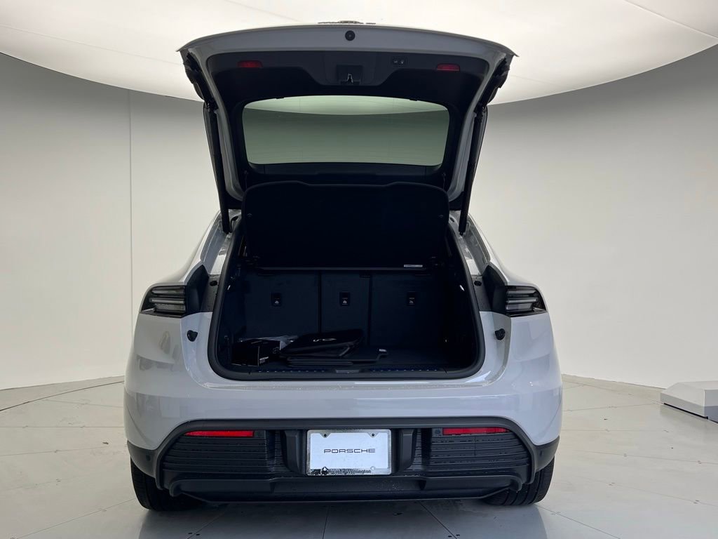 New 2026 Porsche Macan 4 Electric image 20