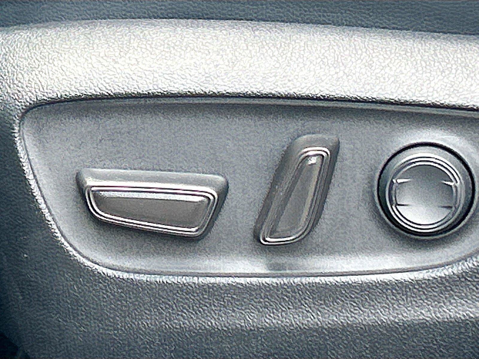 Used 2024 Toyota Highlander XLE FWD image 26