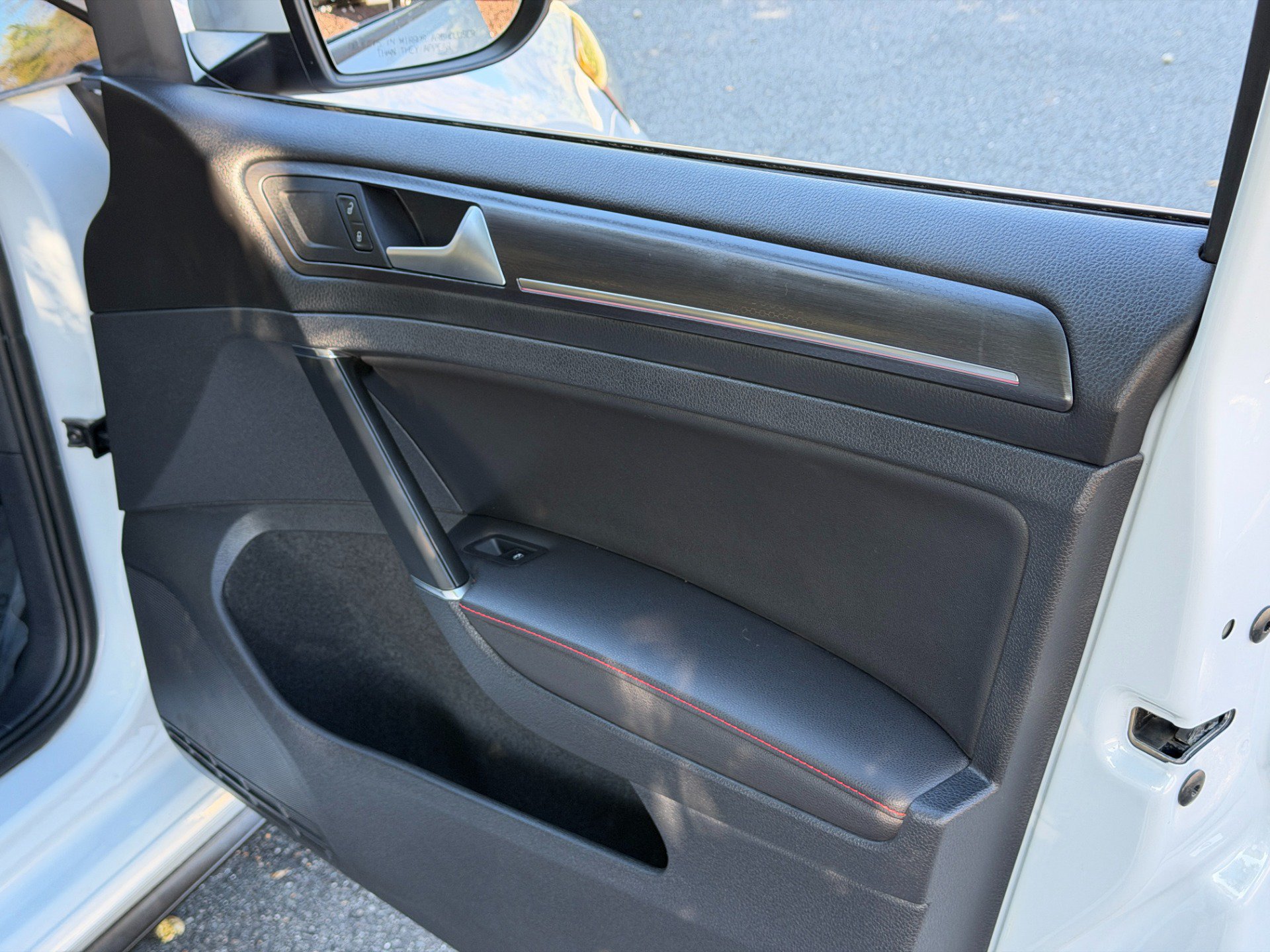 Used 2020 Volkswagen Golf 4-Door FWD image 57