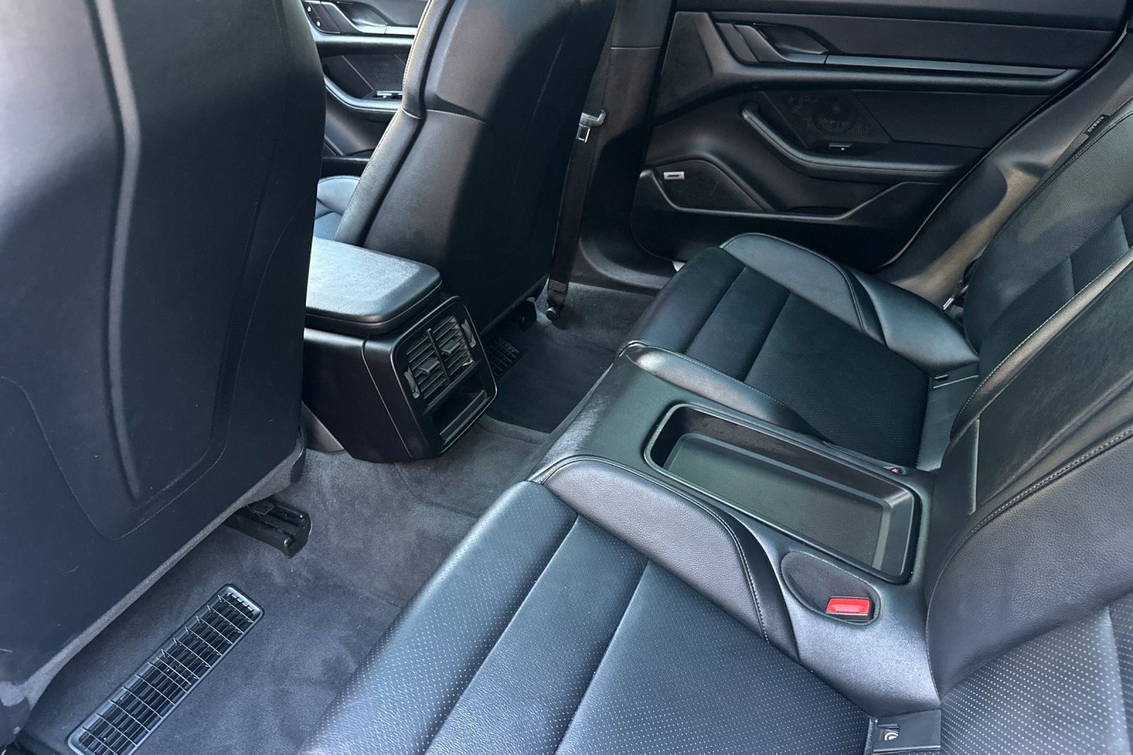 Used 2022 Porsche Taycan 4S image 28