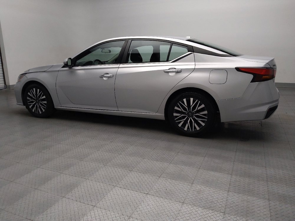 Used 2023 Nissan Altima 2.5 SV image 3